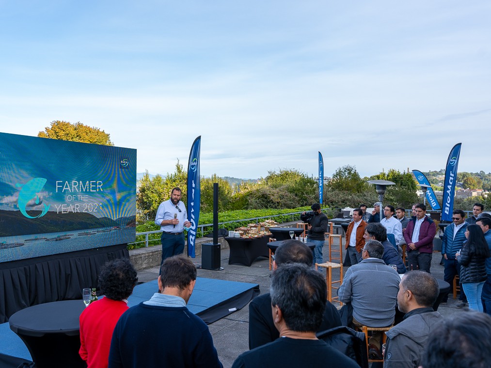 BioMar_Chile's tweet photo. ¡Qué alegría volver a juntarnos! La semana pasada premiamos a los #FarmerOfTheYear2021. Agradecemos el trabajo en conjunto y la confianza depositada en BioMar para alimentar el #SalmonChileno. https://t.co/KRitFeN4a4
