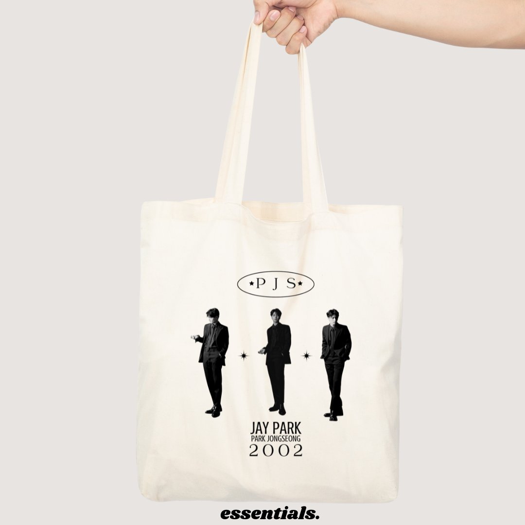 shopparkjimin's tweet photo. 𝗘𝗻𝗵𝘆𝗽𝗲𝗻 𝗝𝗔𝗬 𝘀𝗽𝗲𝗰𝗶𝗮𝗹 𝗱𝗲𝘀𝗶𝗴𝗻 𝘁𝗼𝘁𝗲𝗯𝗮𝗴𝘀 now available for CASH ON DELIVERY! Sale price for only Php150!

Free 2pcs photocard!

Details: 14x16 in with zipper, Sublimation A4 size print

Shopee: https://t.co/UW3T8IwWnC

For inquiries, please message us. https://t.co/zG6mJ8VXMp