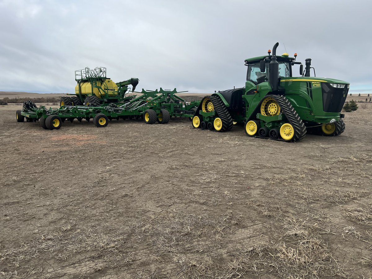 travismesser81's tweet photo. Some @PrecisionPlant #SeederForce ready for action in SW #ND on an @JohnDeere N560F. #DownForceMatters!! https://t.co/NEqBE1rbKc