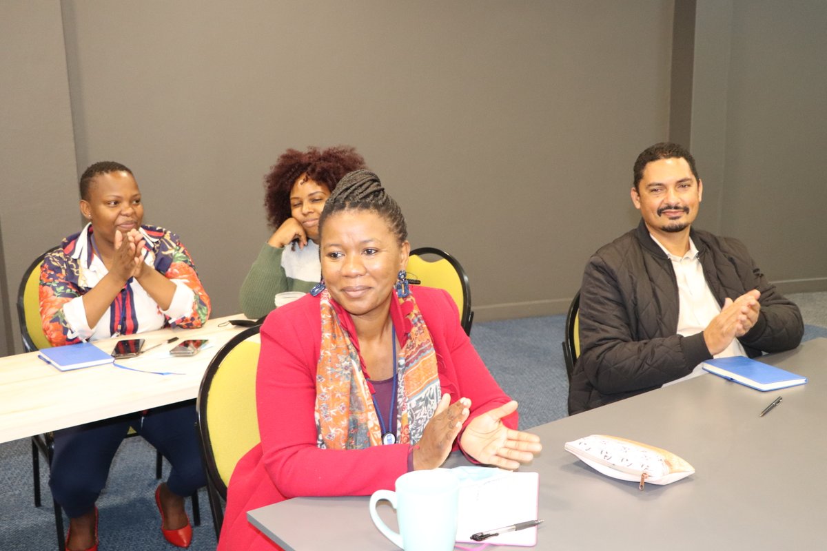 UNDPEswatini's tweet photo. UNDP Governance & Peacebuilding Regional Coordinator for Africa, @DrRoselynAkombe, met with @UNDPEswatini staff to discuss the role of UNDP in peacebuilding in line with the purpose of her visit to #Eswatini as the country works on sustainable peace efforts. #BuildingFowardBetter https://t.co/UxQh31Ohm0