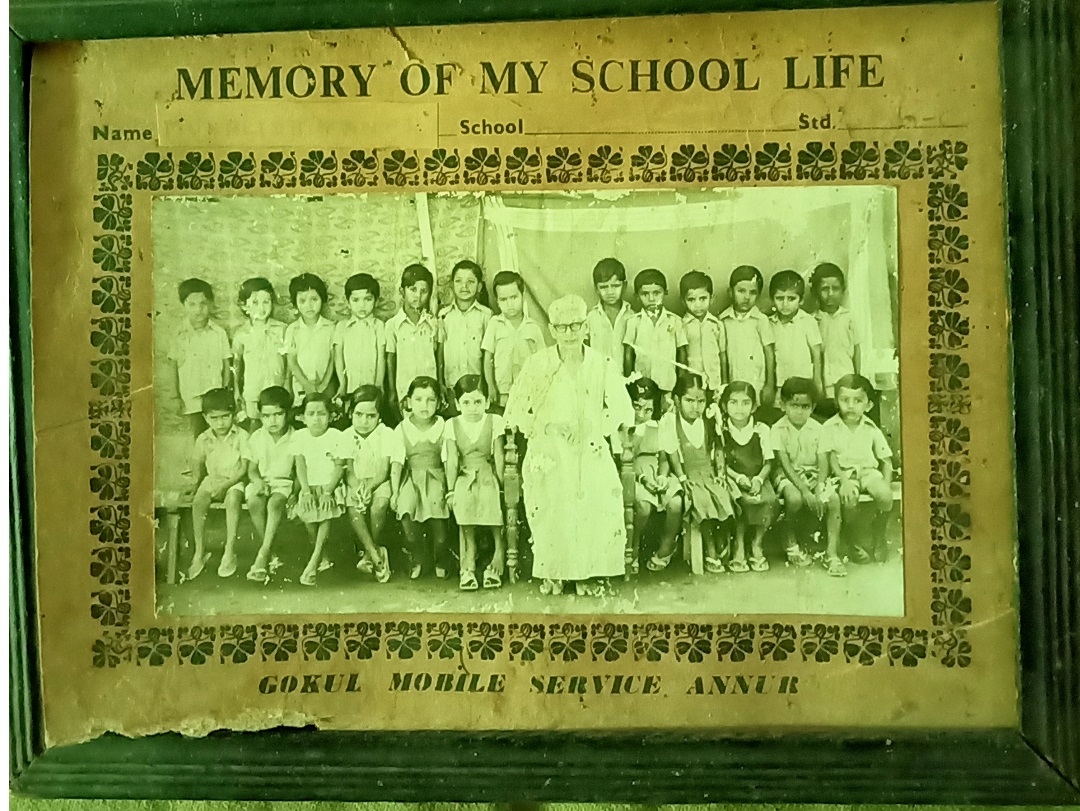 muralirgobi's tweet photo. School Group photo taken in 1979-1980, when i was studying U.K.G in Gandhi Kalvi Nilayam which was near park street Gobichettipalayam in 1980s 
#gobichettipalayam #oldschool #oldschoolphoto #Erode #tamilnadu கோபிசெட்டிபாளையம் https://t.co/b5eMUDXxiT