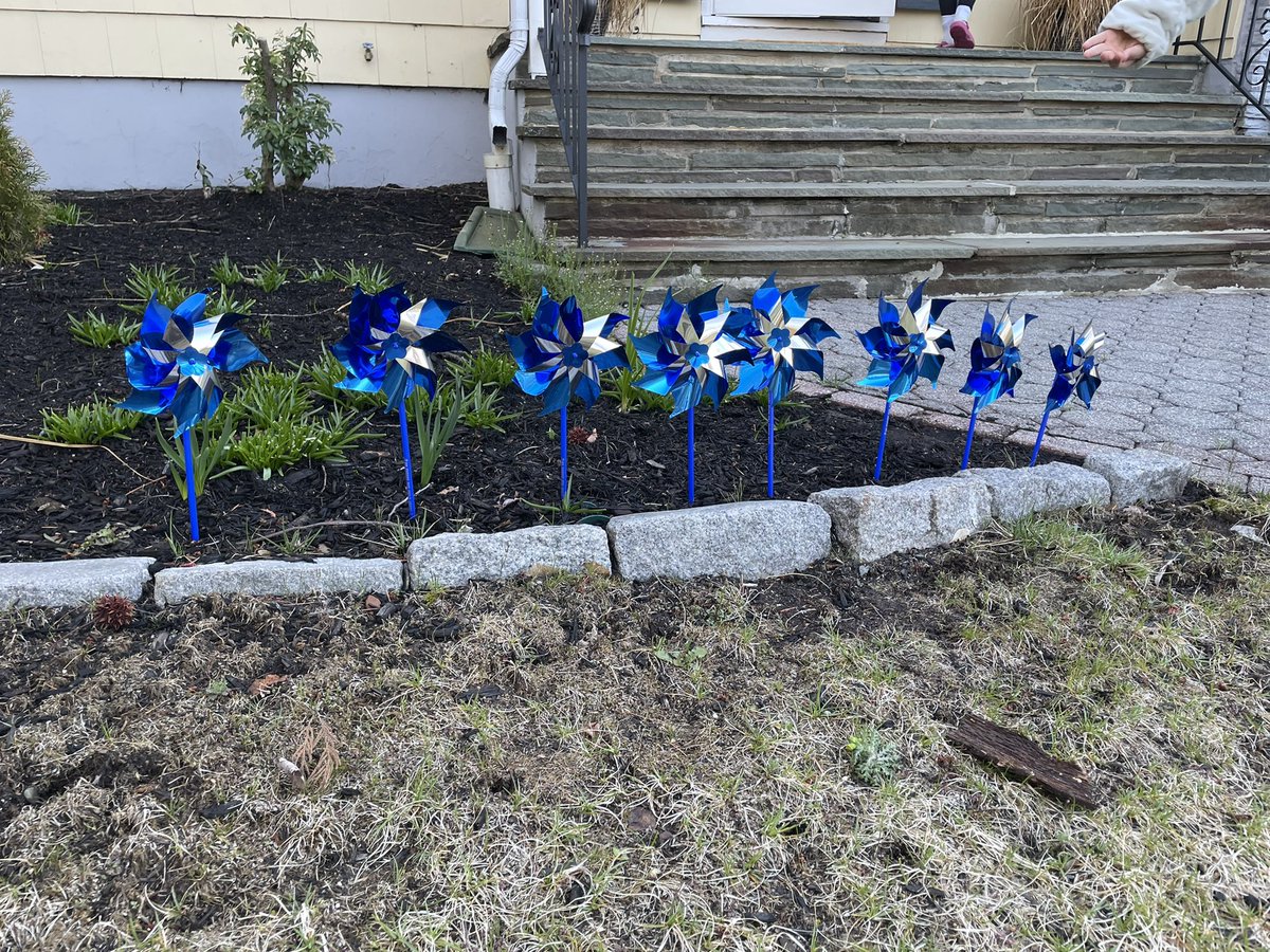 MelodyBalcet's tweet photo. Thinking about a very special girl who should be celebrating her 8th birthday today. Speak up if you see child abuse! ❤️ #Pinwheels4Kyra #KyrasLaw https://t.co/0DhF6X4UTQ
