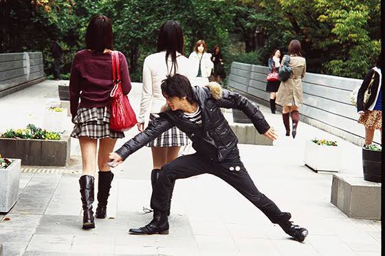 『愛のむきだし』（2009年）

早くに母親を亡くした本田悠は、神父の父 テツと2人で暮らしていた。
聖職者でありながら愛人ができた父。しかし彼女がテツの元を去ると性格は一変、悠に“罪の懺悔”を強要する日々。
父との繋がりを失いたくない悠は“罪作り”に励み、女性ばかりを狙う盗撮魔となっていた。