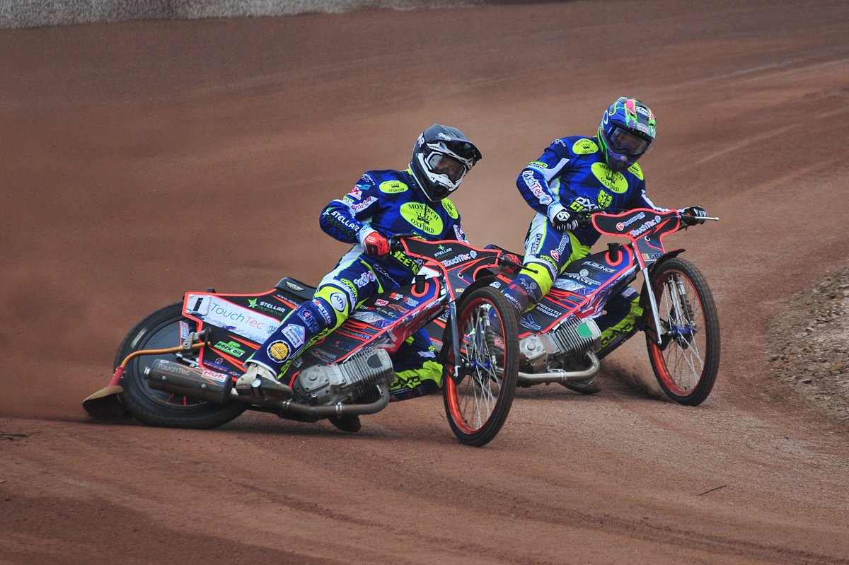FAMILY PASS GIVEAWAY 🤩

😍 We have loved your support since our revival was confirmed in November! 

As a thank you, we're giving away 2⃣ family tickets for opening night next Wednesday!

To enter, simply RT this post and follow 😃

Good luck 🤞

#OxfordSpeedway 💪