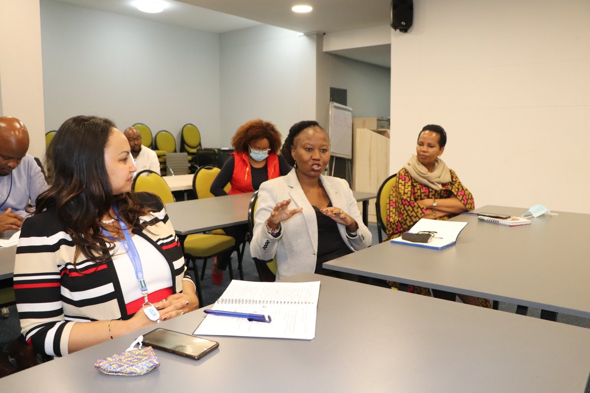 UNDPEswatini's tweet photo. UNDP Governance & Peacebuilding Regional Coordinator for Africa, @DrRoselynAkombe, met with @UNDPEswatini staff to discuss the role of UNDP in peacebuilding in line with the purpose of her visit to #Eswatini as the country works on sustainable peace efforts. #BuildingFowardBetter https://t.co/UxQh31Ohm0