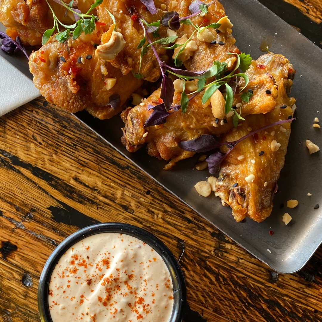 Whether you prefer the drumstick or the flat, our wings FLY off the table! Cooked perfectly crispy with delicious spins like the Lemon Cajun dry rub or Thai Curry, you may have found your new favorite wings!

Check them out on our menu here 👉🏻 bit.ly/ThistleDSMenu