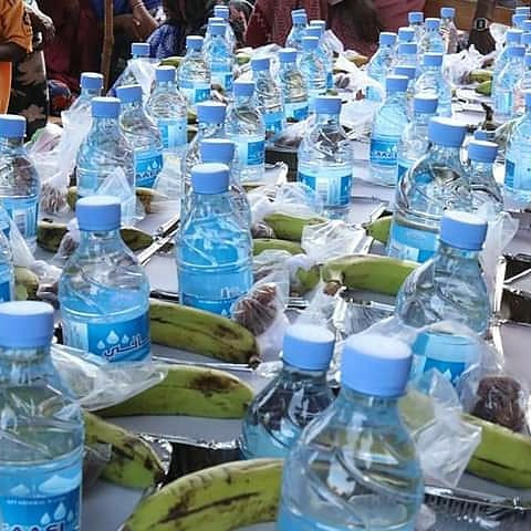 MAQSO4's tweet photo. #Day3 Due to #Ramadan and increased need of iftar, Students of Somali National University denoted a packages of food to Marginalised families in IDPs of #Mogadishu #Somalia.

Contact:
EVC-plus: +252610888341
E-DAHAB: 628012021
SALAAM BANK: 32182982 https://t.co/umKwDhOFnu