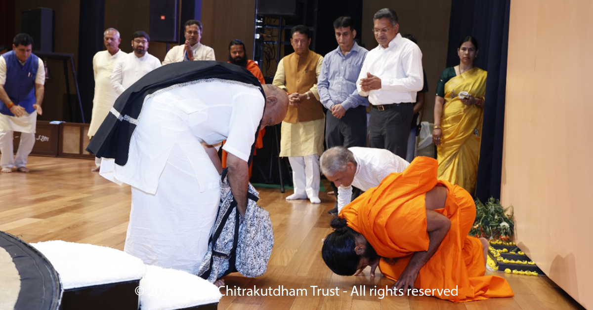 MorariBapu_'s tweet photo. || Manas Gurukul ||

|| मानस गुरुकुल ||

Katha 894: Manas Gurukul - DAY 3
Patanjali University, #Haridwar
02/04/2022 - 10/04/2022 

© 2022 Shree Chitrakutdham Trust - All rights reserved

#MorariBapu #truth #love #compassion #ChitrakutdhamTalgajarda #Patanjali_Yogpeeth #ramkatha https://t.co/MslNKkLovE
