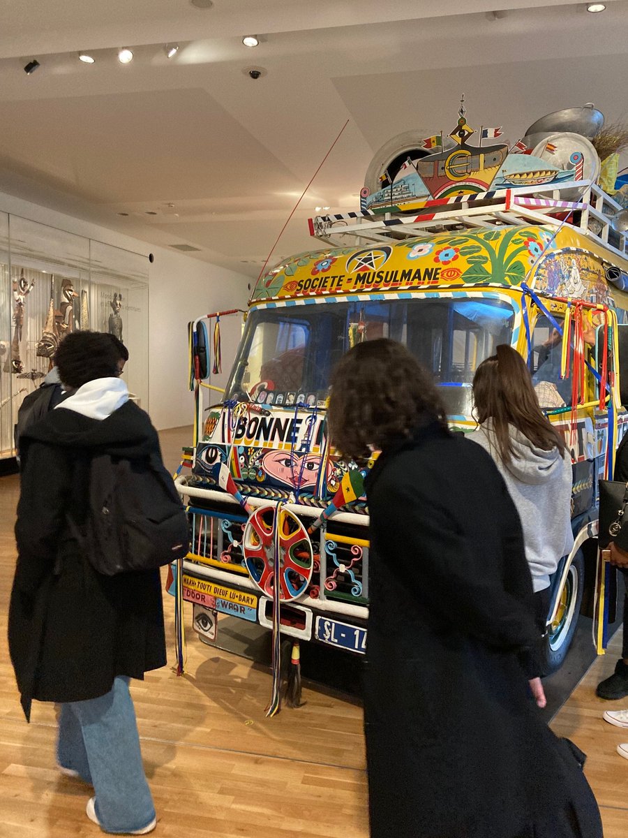 LyceeJeanLurcat's tweet photo. Les élèves du @LyceeJeanLurcat du dispositif  @CordeesdeParis visitent le musée de l'Homme.
@Academie_Paris https://t.co/Ws6Py02aJU