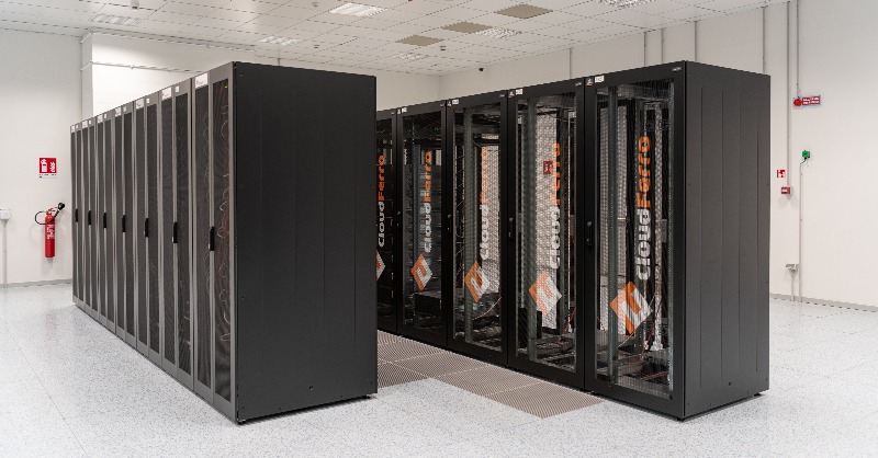 CopernicusECMWF's tweet photo. Yesterday our #ClimateDataStore delivered a record amount of data (106Tb/24hours in 608,000 requests) to users due to an increased efficiency after the @ECMWF data centre migration to Bologna.

Thank you to all our users!

Access our free #CDS : https://t.co/yG2KmB868H