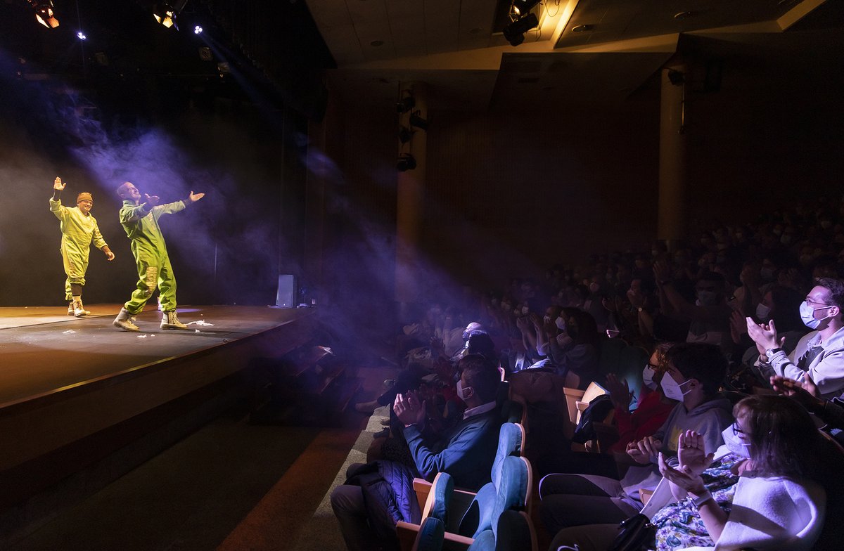 FiotCarballo's tweet photo. 📸Recordamos algúns momentos do #FIOT30, onde grandes e pequenos gozastes co mellor do #teatro en #Carballo.🎭
Xa queda menos para o próximo outono, non?❤️🙃 https://t.co/DGBcaG7har