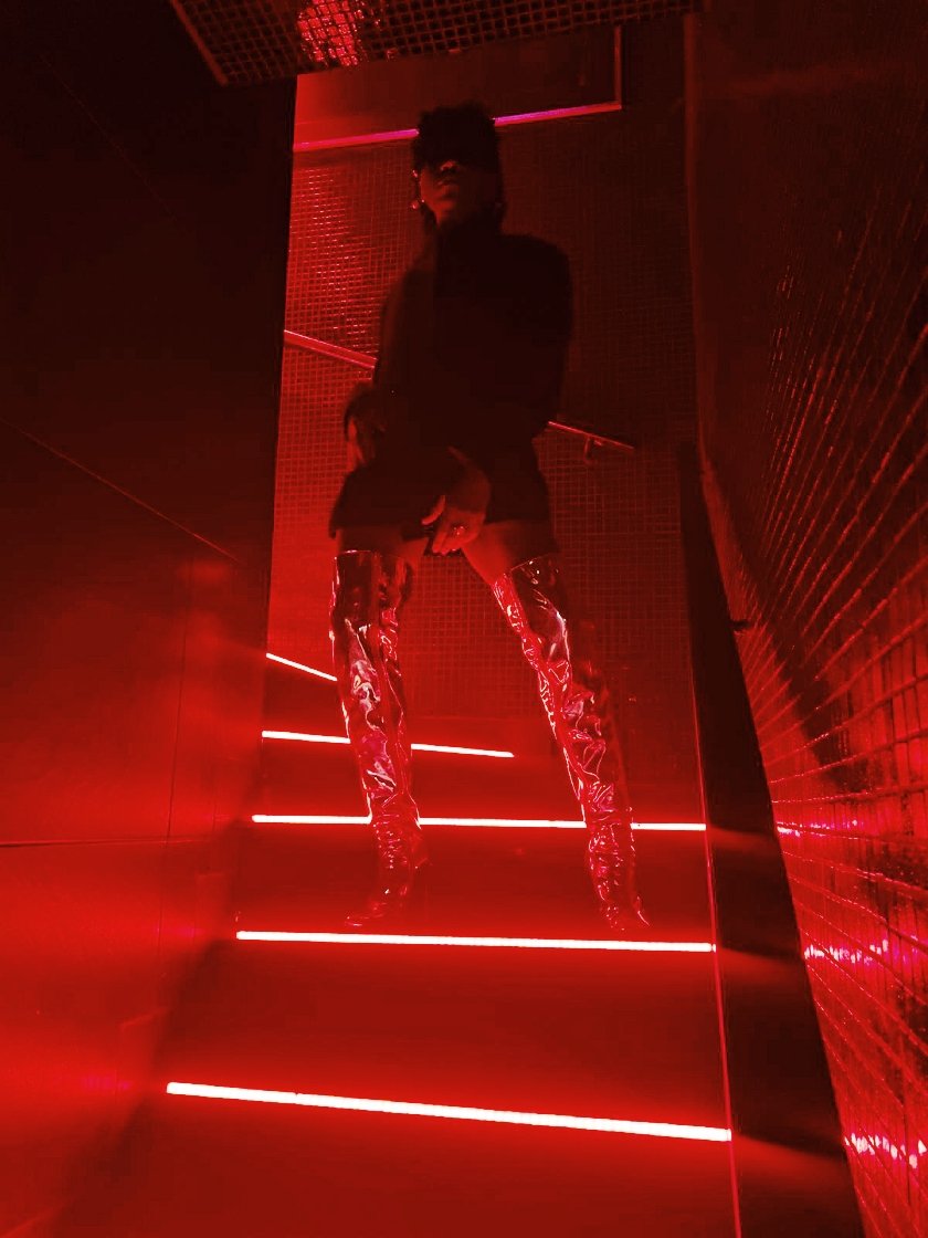 DominiqueERNE's tweet photo. Red mood 

📷 @daprettynala 

#redmood #lapretty #sliders #future #ernestdominique https://t.co/omM5nMcbHt