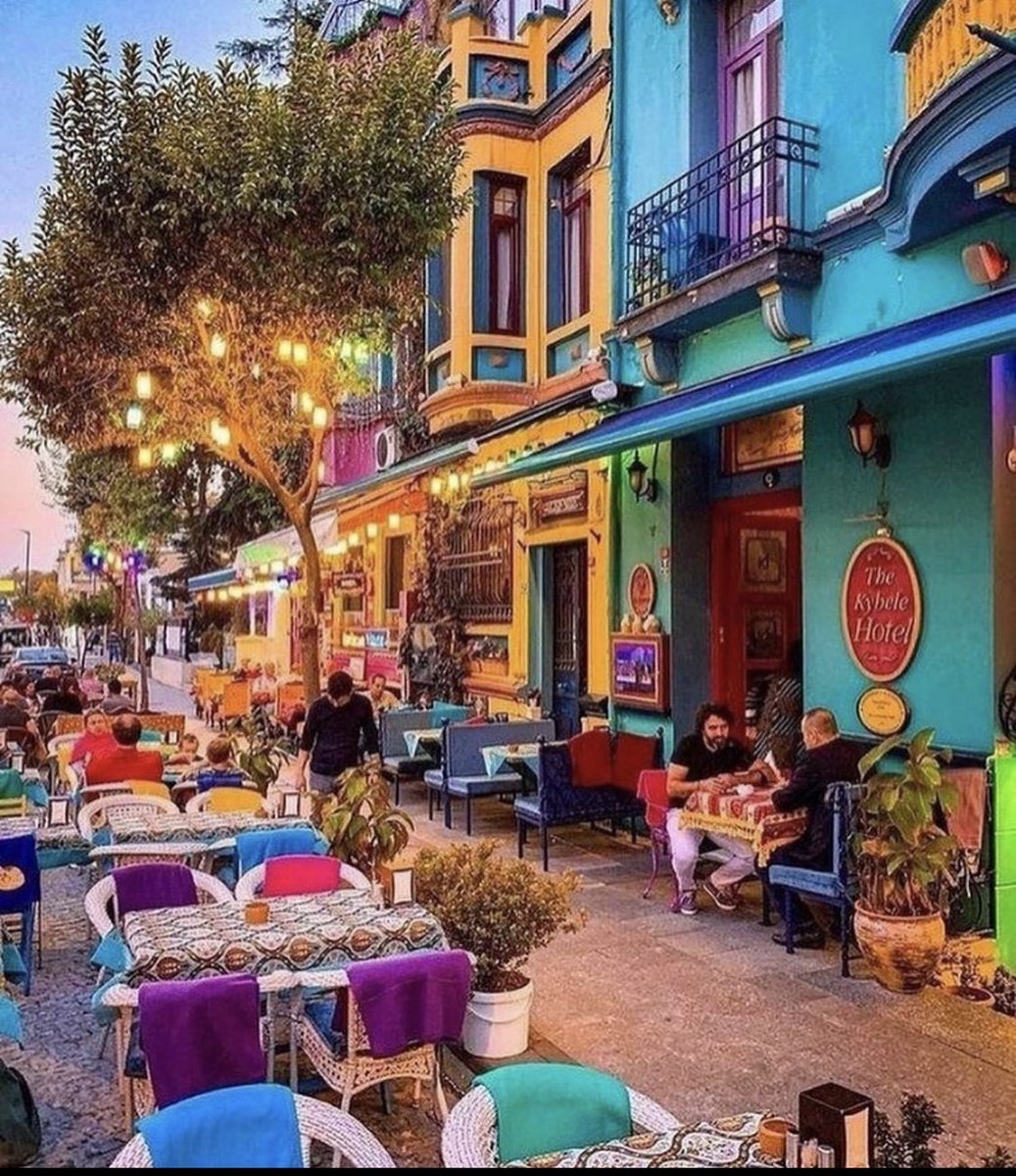 bent_hegazi's tweet photo. World needs a bit more color 🤟 https://t.co/DeApHRN2A2
