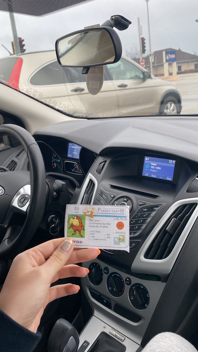 CimochIsabella's tweet photo. This is my car, unfortunately it is not very energy efficient because it uses a lot of gas:( this burns crude oil into our environment and has a negative environmental impact. Due to this I try to walk places when I can! #apesenergy @franklinlorax https://t.co/nBpHQd4zKl