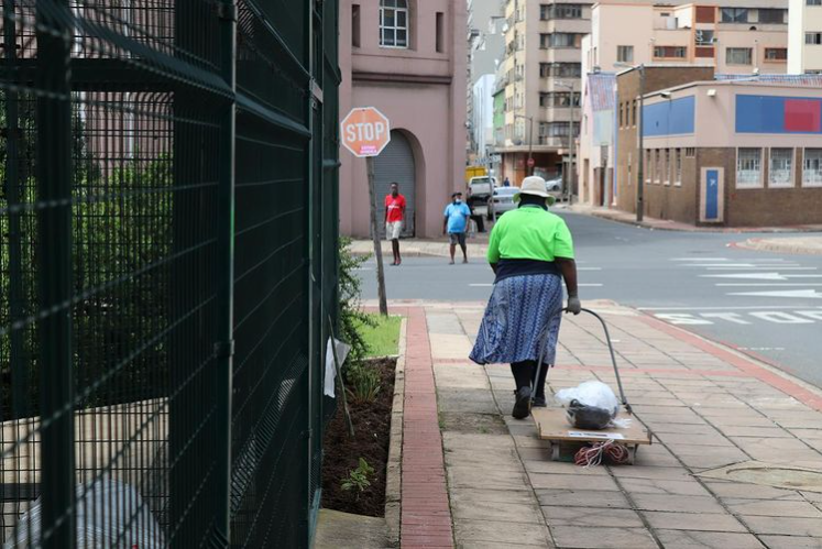 AsiyeTafuleni's tweet photo. “I see how valuable it is. Because the plastic ... causes a lot of problems ... but instead I take it and collect it and recycle it.” - Sibongile Muthwa 

Our latest blog “Informal Recycling in the city of Durban" is up.

By Chloë Lead and Matthew Robbins

https://t.co/IpvnpaCgjn https://t.co/mPlwKhQifS