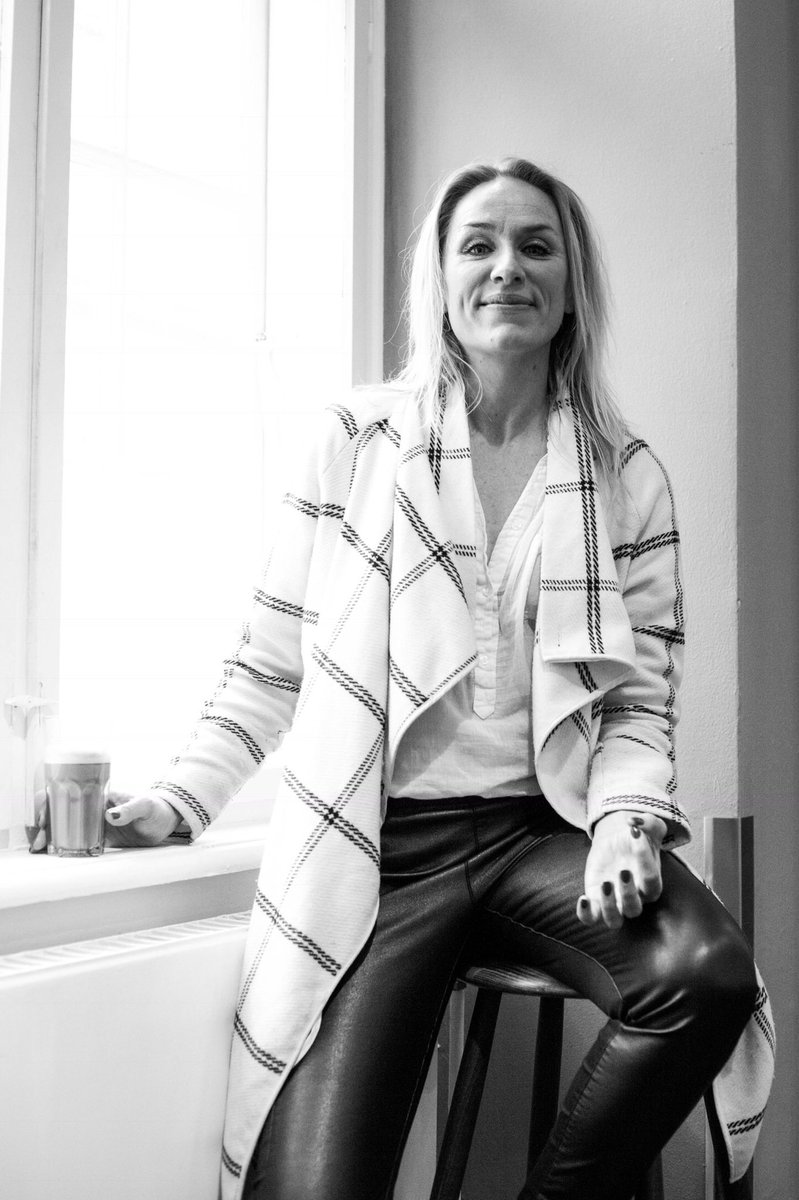 GraphicalPoet's tweet image. Artist intro.

1/5 Hi, I&apos;m Jacquiline. A Danish artist who has found her voice at the intersection of emotional poetry and graphical illustration. It took me more than 15 years to get here, though, and it was a painstaking journey.

#nft #nftartist #nftcollector #nftcommunity