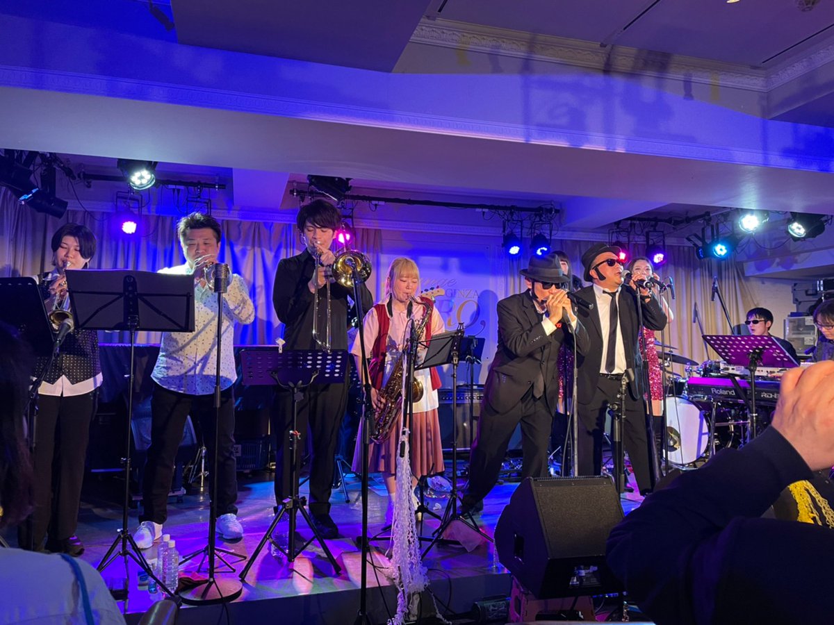 tomiyamawataru's tweet photo. BBBCB銀座LoungeZero終了~2年半ぶりの有観客ライヴでどんな感じになるかドキドキしたけど多くのお客様にノッて踊ってもらって楽しく演奏できた!やっぱり目の前にいるお客様に向かって音を出すのが一番気持ちいい🎺♫
ありがとうございました!!
#BBBCB #BluesBrothers #ブルースブラザーズ https://t.co/OpnsYYSRx2