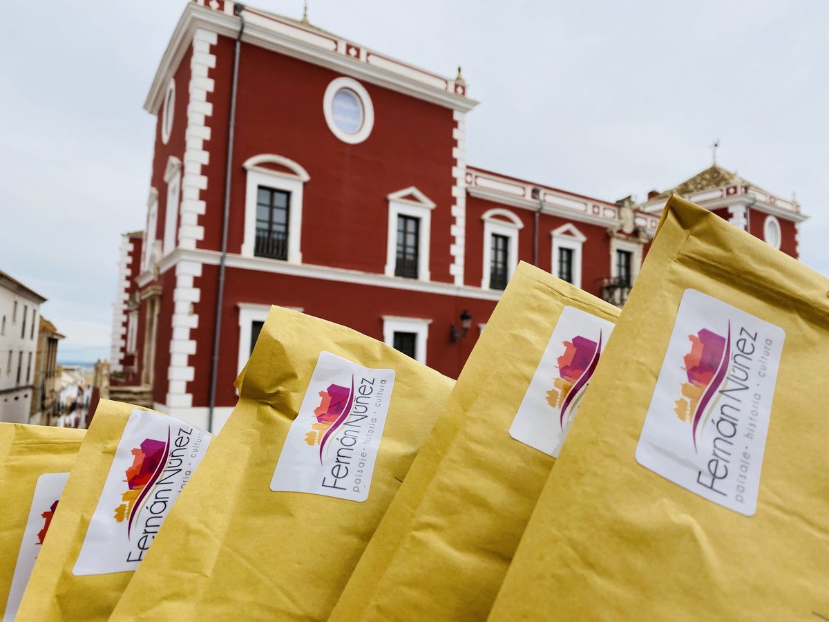 📚✈️ Salen de Fernán Núñez los primeros libros viajeros hacia distintos puntos de la geografía española.

Gracias a todas las personas que habéis apoyado a nuestras librerías locales con vuestra participación y que difundís nuestro Patrimonio Histórico.

#35FeriaDelLibro