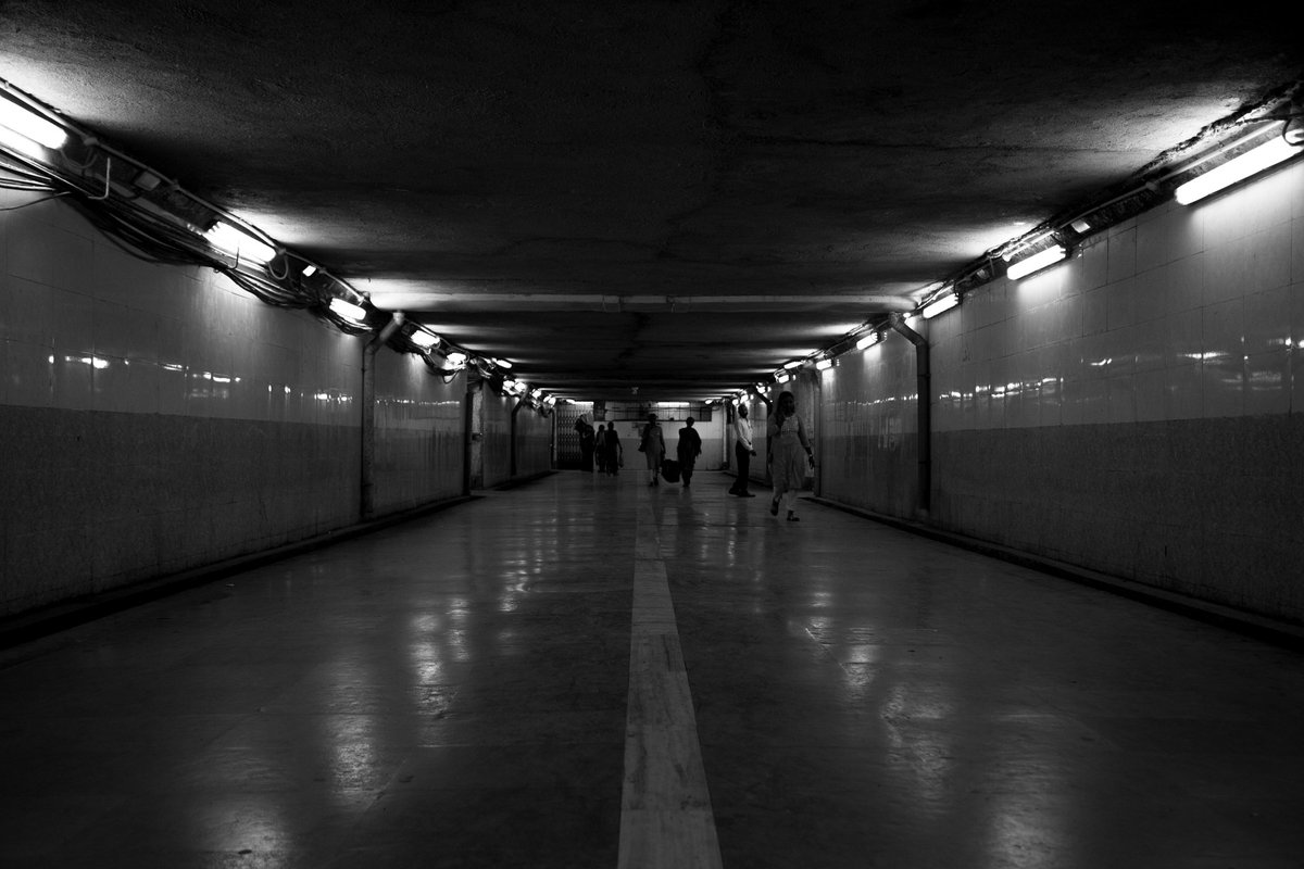 HarshankL's tweet photo. Black and white creates a strange dreamscape that color never can. 
.
.
.

#streetphotography #subwayindia #blackandwhitephotography #darkphotography #harshankclicks https://t.co/rBgTQUhI27