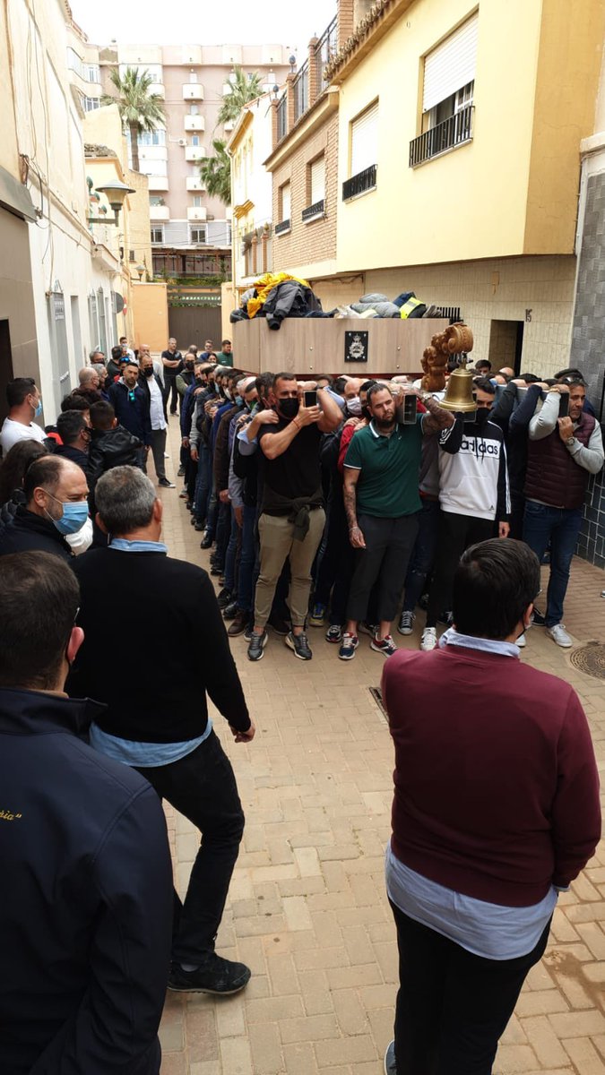 Hdt_RocioMlg's tweet photo. ⚜️Ayer, tuvo lugar el último ensayo de los Hombres de Trono de la Virgen del Rocío, así como la recogida de puesto en la Casa Hermandad, ante un inminente Martes Santo.

📣Agradecemos la asistencia a cada uno de ellos.

#CofradíasMLG #NoviadeMálaga #Rocíodelcielo https://t.co/8Z0m7kuvUd