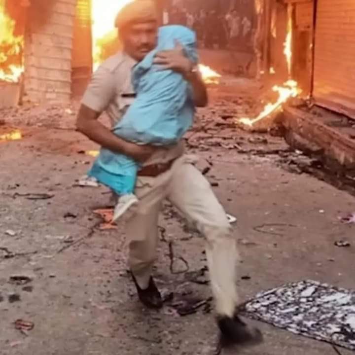मैं ख़ाकी हूँ. 🇮🇳🙏