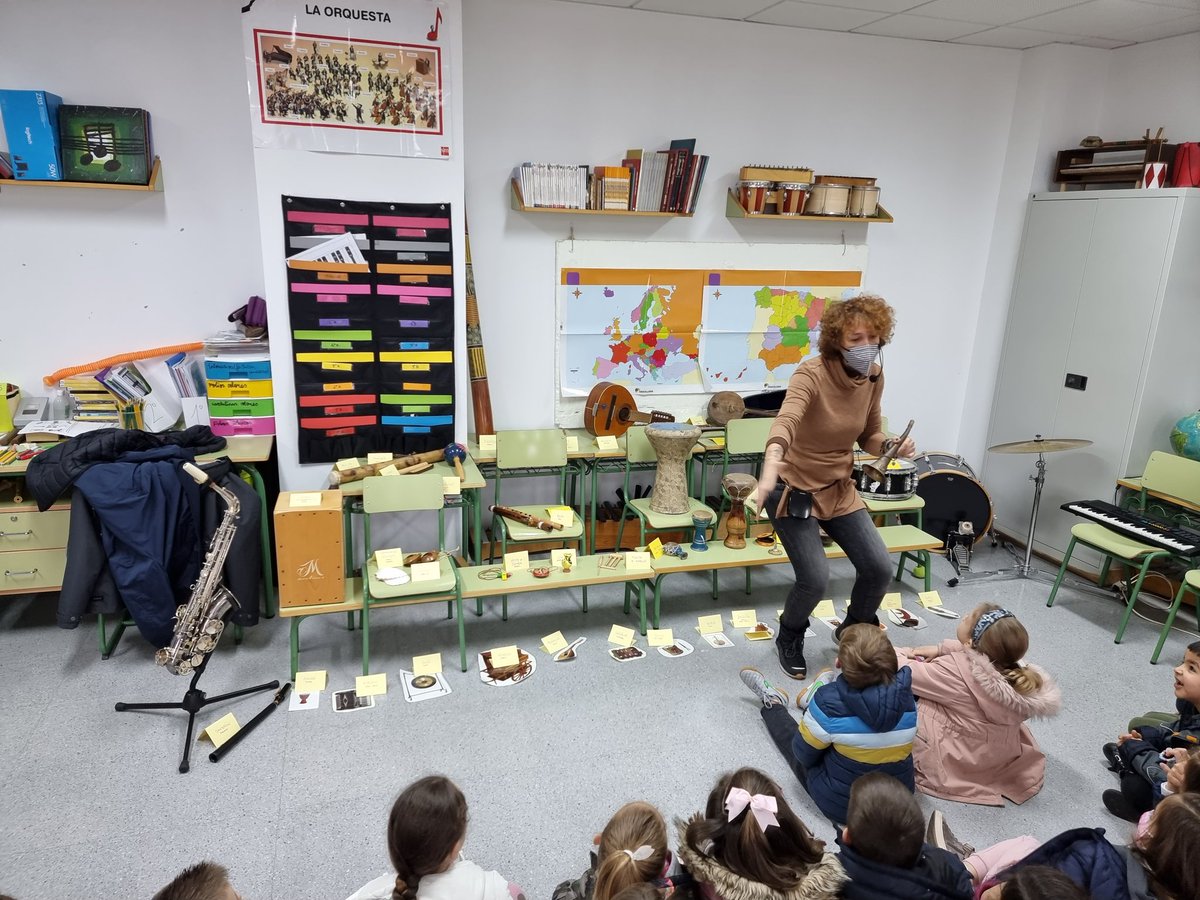 VII SEMANA CULTURAL CEIP EL MIRADOR
Iniciamos nuestra aventura. La lluvia no va a parar a nuestras hormiguitas. Taller de música para empezar. ¿Hay mejor manera de empezar la semana?
