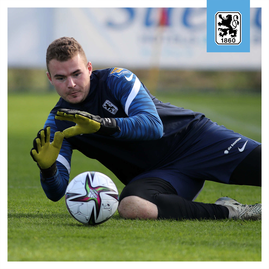 TSV1860's tweet photo. György #Szekely hat sich im Spiel der U21 gegen #Kottern verletzt und fällt mehrere Monate aus. Die #Löwen wünschen gute Besserung und eine schnelle Rückkehr auf den Trainingsplatz.
#tsv1860 #EinTeamEinWeg #GemeinsamFürSechzig #ELIL #GuteBesserung @3_liga #zeigtsuns #3liga https://t.co/SspsQVdh1g