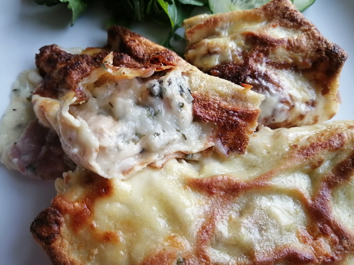 Bit busy today so Chicken and Ham Pancakes with a tossed salad hits the spot, salad leaves from #blacklandsorganic #buylocal #buybritish #yum #homemade #readymeals #janeskitchenfood