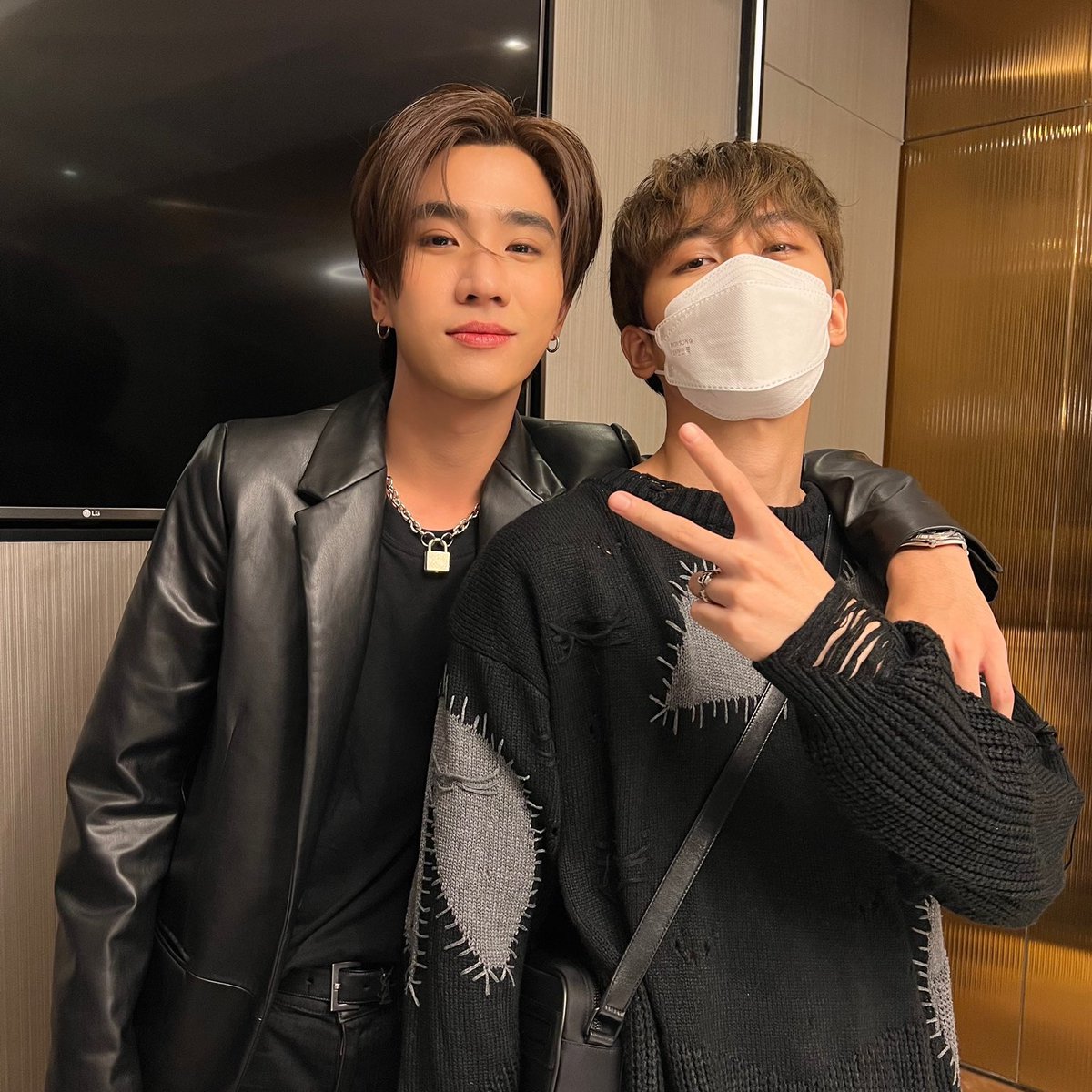 swanofthestar's tweet photo. Some things never change, and I'm here for it 🖤🖤 I'll always be here.
#perthmark #เพิร์ธมาร์ค
2017 2022 https://t.co/aN7lXMwJbi
