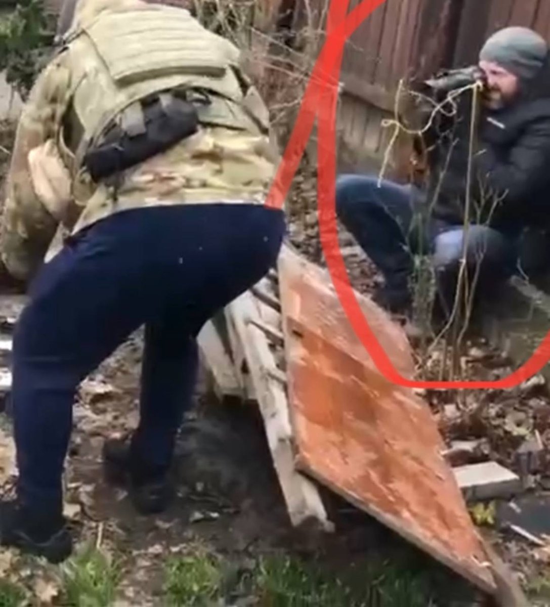 Z_Irina_V's tweet photo. Butch. How provocations are created. Pay attention to the latest videos from this locality. A professional photographer is always present at them. Here he gets into the frame. https://t.co/VppwT1hyQ5