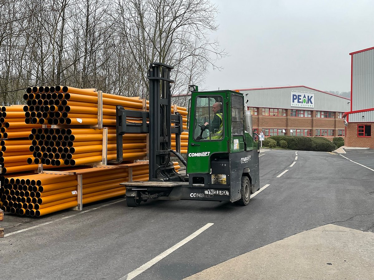 Orange PE-HD C1 street lighting signal ducting 🟠

It's common that contractors need to use directional drilling techniques to negotiate natural and man-made obstacles when installing critical power infrastructure in built-up cities and towns.

peakpipesystems.com/electric-cable…