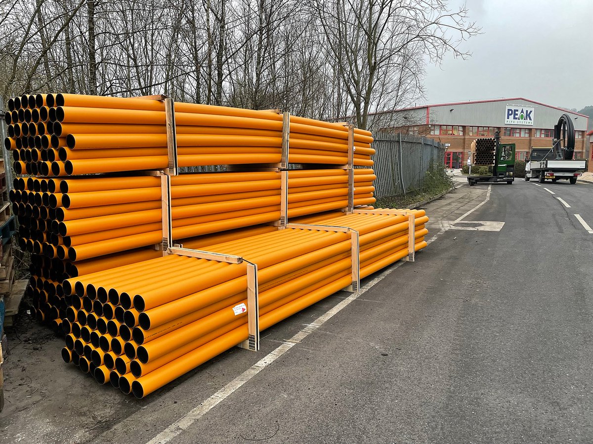 PeakPipeSystems's tweet photo. Orange PE-HD C1 street lighting signal ducting 🟠

It's common that contractors need to use directional drilling techniques to negotiate natural and man-made obstacles when installing critical power infrastructure in built-up cities and towns.

https://t.co/PkawwXyPei https://t.co/tmPkXuHPFW