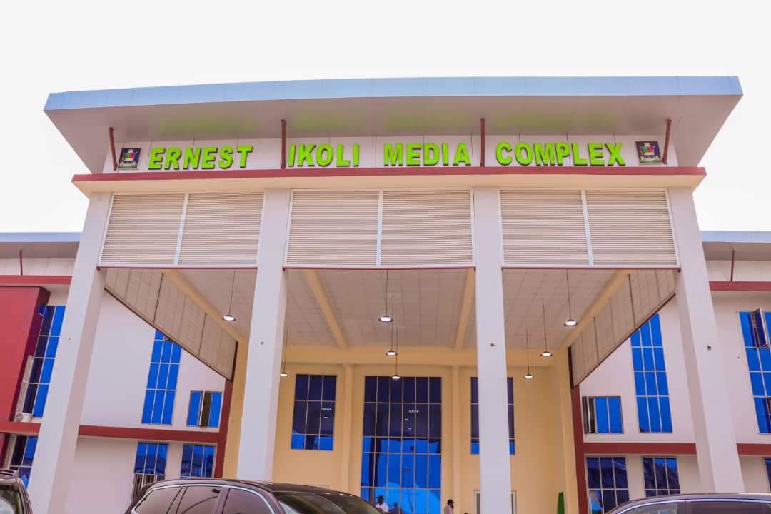 yeripros's tweet photo. This is the Ernest Ikoli Media Complex housing the State owned Television, Radio and Newspaper.
Gov. Diri is building quality infrastructure across various sectors.
#DestinationBayelsa https://t.co/eDe6KUiYGc