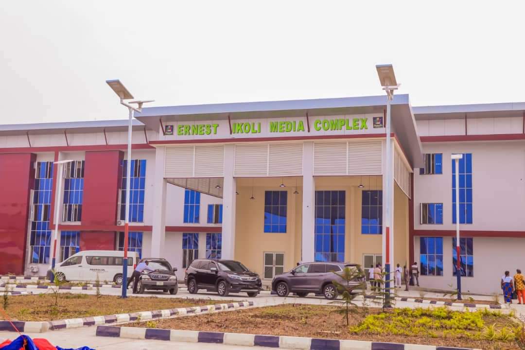 yeripros's tweet photo. This is the Ernest Ikoli Media Complex housing the State owned Television, Radio and Newspaper.
Gov. Diri is building quality infrastructure across various sectors.
#DestinationBayelsa https://t.co/eDe6KUiYGc