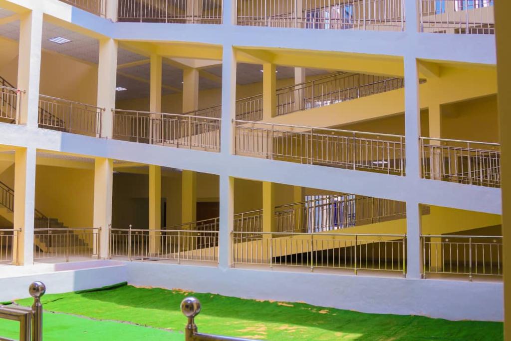 yeripros's tweet photo. This is the Ernest Ikoli Media Complex housing the State owned Television, Radio and Newspaper.
Gov. Diri is building quality infrastructure across various sectors.
#DestinationBayelsa https://t.co/eDe6KUiYGc