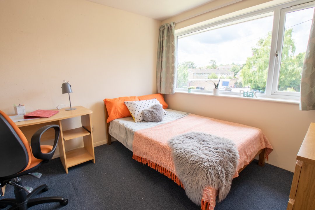 Individual rooms available in house shares! 🏡👥

We still have rooms left in some of our house share properties. Have a flick through whats available ⏭

If any of these properties take your fancy then send us an email! We can book you in for a viewing asap 👀🏡