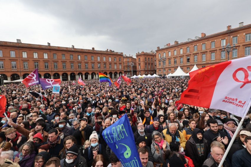 dfertl's tweet photo. "#France: #Mélenchon, #Macron, #Zemmour and the future of the left
In 35 years of being an activist in France, I have never seen a radical left program so visible or an electoral campaign so exciting"
#presidentielles2022 #Presidentielle2022 #ASeasonInHell
https://t.co/q1tth1rKDd https://t.co/mpOdlXX2bP