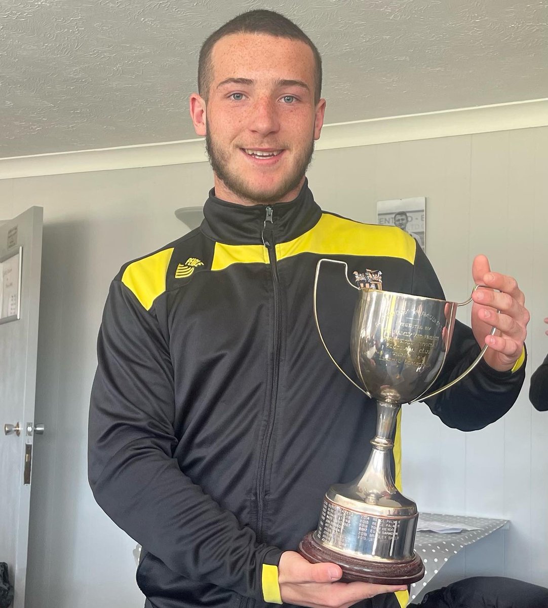 FIFC's tweet photo. 🏆| Yesterday our U18s held their end of season awards presentation

Paul Sykes Trophy for top goalscorer: Lenny Atherton
Manager’s Player of the Year: Lloyd Boateng
Players Player of the Year: Henry Baxter
Most Improved Player: Liam O’Donnell 

Well done, lads 👏🏻🧡🖤 https://t.co/4uvQd8rmhr