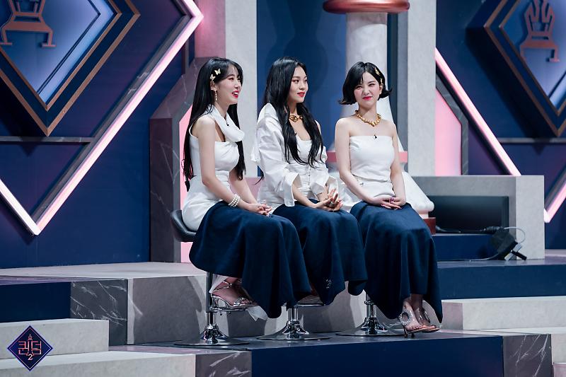 gfriend_part's tweet photo. [PHOTO] @VIVIZ_official in Queendom 2 First Meeting Behind

Source: https://t.co/rYrRA3mW3D https://t.co/GNj4z6eagf