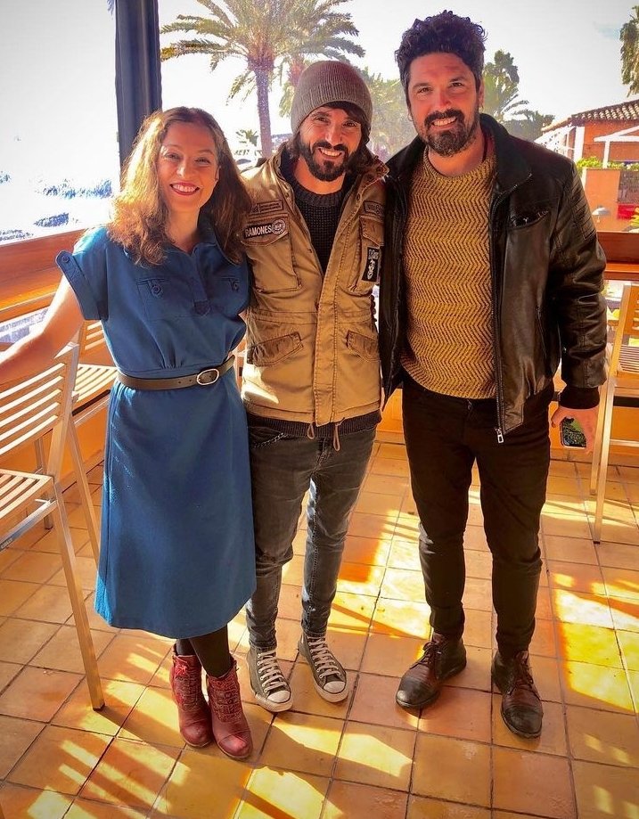 BaltiPicornell's tweet photo. Eii amigues i amics!! Que això ja és avui a les 22:20h!!!, no te perdis el #ClubdelTupperIB3 amb @santitaura, on participarem na @roseramills, Shanti Gordi i jo ☺ a @IB3 televisió 📺. Riurem un poc 😁. https://t.co/rRaluqZl9c