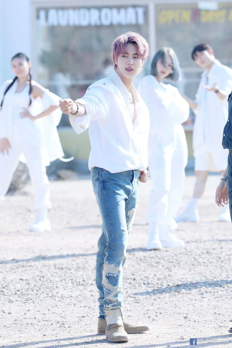 clolineonline's tweet photo. BTS×SONSHINBAL vol.2

#BTS #JIN
がPermission to DanceのMVにてcloline取り扱いブランドの #SONSHINBAL 2259-04を着用

👇詳しくは👇
https://t.co/bSHqm87K7K

@BTS_twt @BTS_jp_official 
#PermissionToDance #韓国ファッション  #Koreafashion https://t.co/0Kbw0p3nSe