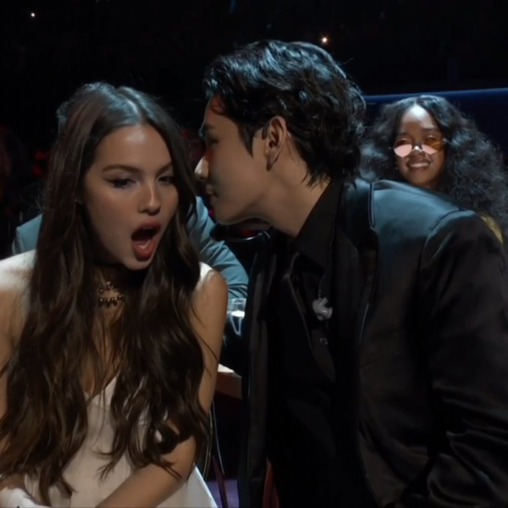 - знаешь глобус? это я для
                                чонгука весь мир собрал
     - да ты гонишь