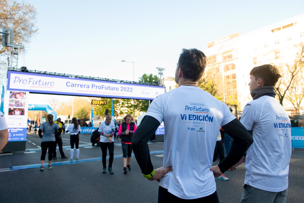 ProFuturo_'s tweet photo. Y si os habéis perdido la #CarreraProFuturo... aquí podrás encontrar los mejores momentos e imágenes de los corredores:
 
🔗https://t.co/4pzAw0L7Ty
 
¡Nos vemos el año que viene!🏃‍♀️
 
@fundacionTef @FundlaCaixa @mediodemadrid
#EducarTransforma #SomosProFuturo https://t.co/TTSVqPQ3hj