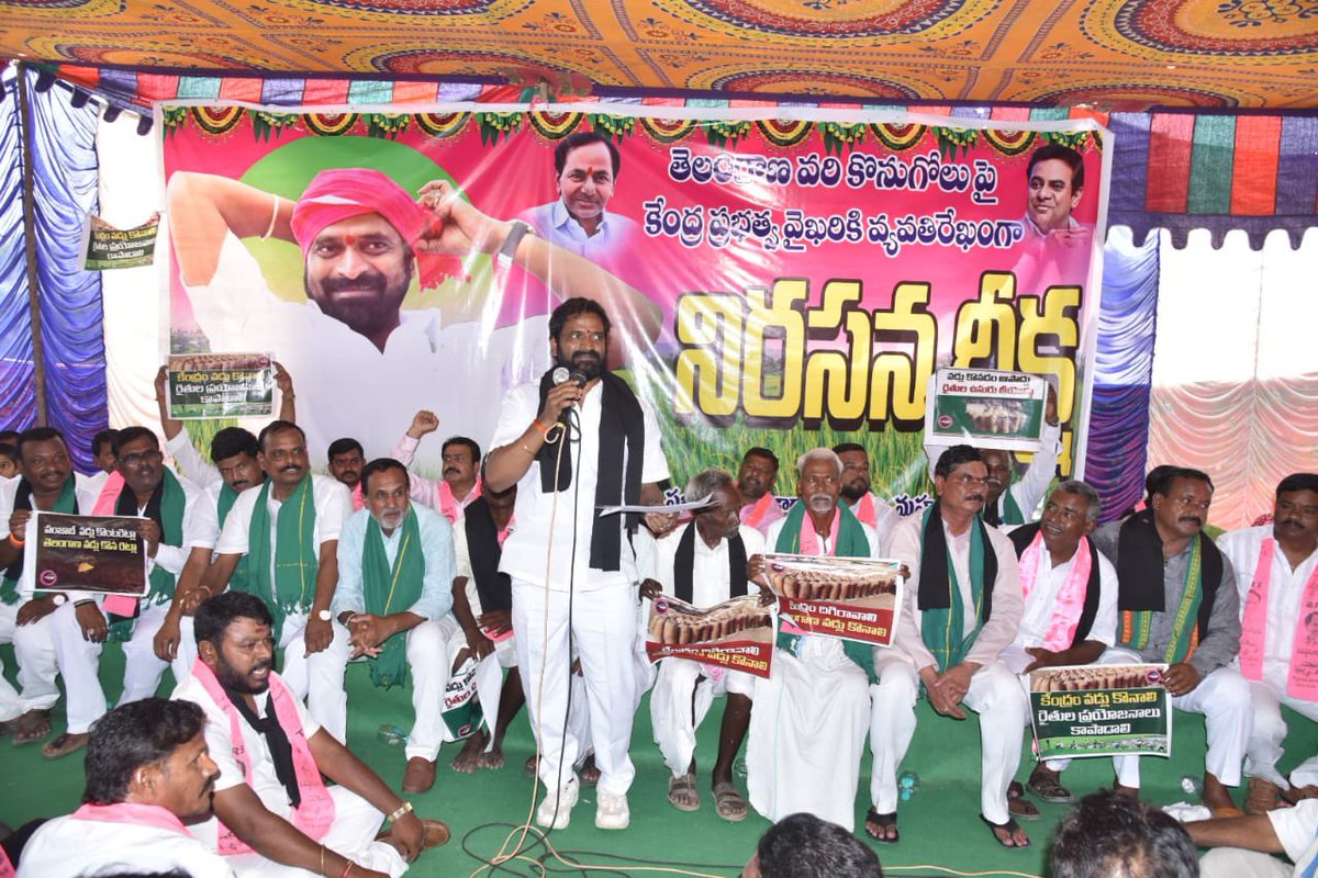 VSrinivasGoud's tweet photo. కేంద్ర ప్రభుత్వం చేపడుతున్న రైతు వ్యతిరేక విధానాల���ు నిరసనగా, తెలంగాణ రైతులు పండించిన వడ్లను కేంద్రం కొనుగోలు చేయాలని మహబూబ్ నగర్ జిల్లా కేంద్రంలోని జిల్లా పరిషత్ మైదానంలో నిర్వహించిన రైతు ధర్నా కార్యక్రమంలో పాల్గొనడం జరిగింది.

#AntiFarmerBJP https://t.co/XSB5IjXtdu