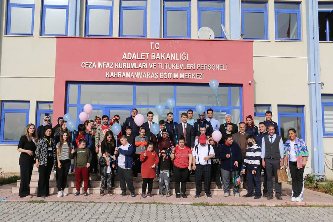 CteKahem's tweet photo. ‘’BİR AĞAÇ DEMEK, BİR HAYAT DEMEK😊’’

Kahramanmaraş Eğitim Merkezimizi ziyaret eden Down Eğitim Kültür Sanat Merkezinde eğitim gören öğrenciler ile birlikte ağaç dikme etkinliği düzenlenmiştir. https://t.co/cXfL4bPkOS