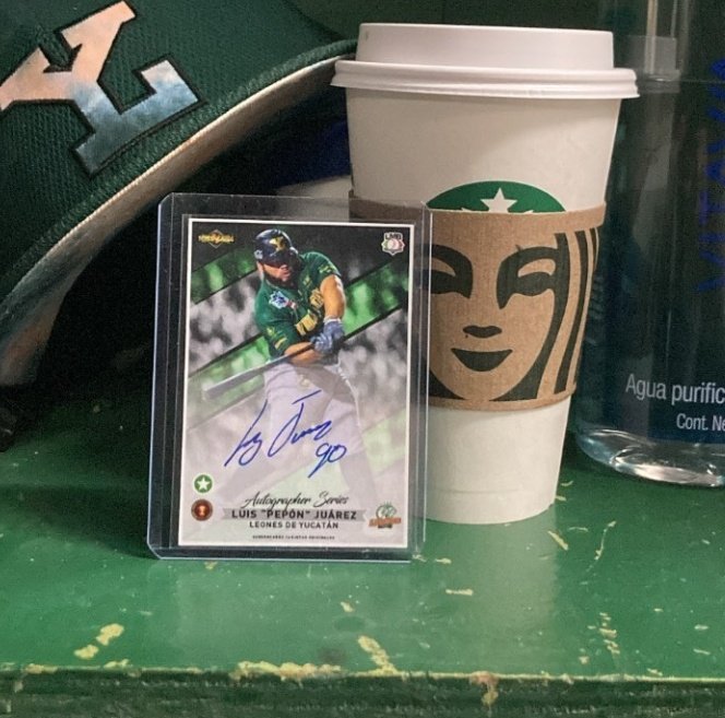 Screencards's tweet photo. Luis 'Pepón' Juárez, firmó su tarjeta de colección. #TarjetasDeBeisbol #SomosColeccionistas #ScreencardsWorld #LMB https://t.co/o2Mxs6eioZ
