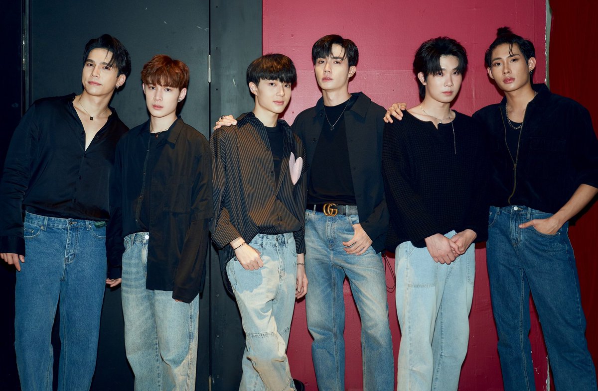 mayaonline2002's tweet image. นิ่งไม่ไหวแล้วเฮีย! เพราะ #นิ่งเฮียSeries
พุ่งทะยานแบบพีคทุก EP ไม่มีเบรก งานนี้ 6 หนุ่มทีมเลยขอตอบแทนความรักของแฟนๆ ในกิจกรรมสุดพิเศษ #นิ่งเฮียก็หาว่าซื่อ ชวนดูนิ่งเฮีย EP7 ที่มาร่วมรับชมและพุดคุยถึงเบื้องหลังการทำงานอย่างเป็นกันเองเมื่อวันที่ผ่านมา

♾️facebook.com/43772295305187…