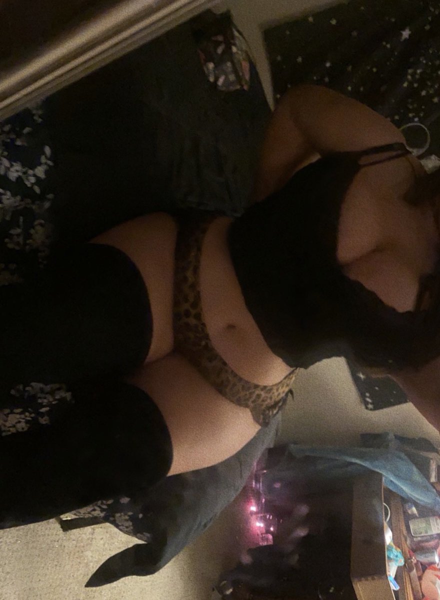 aliwaters21's tweet photo. let’s cuddle and watch anime all night? 🥺🤍 https://t.co/NzLmUX9kYt