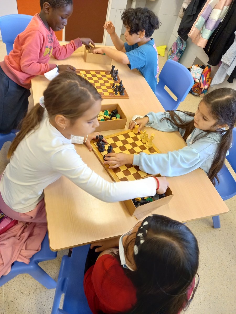 A 2n ens divertim jugant a escacs!