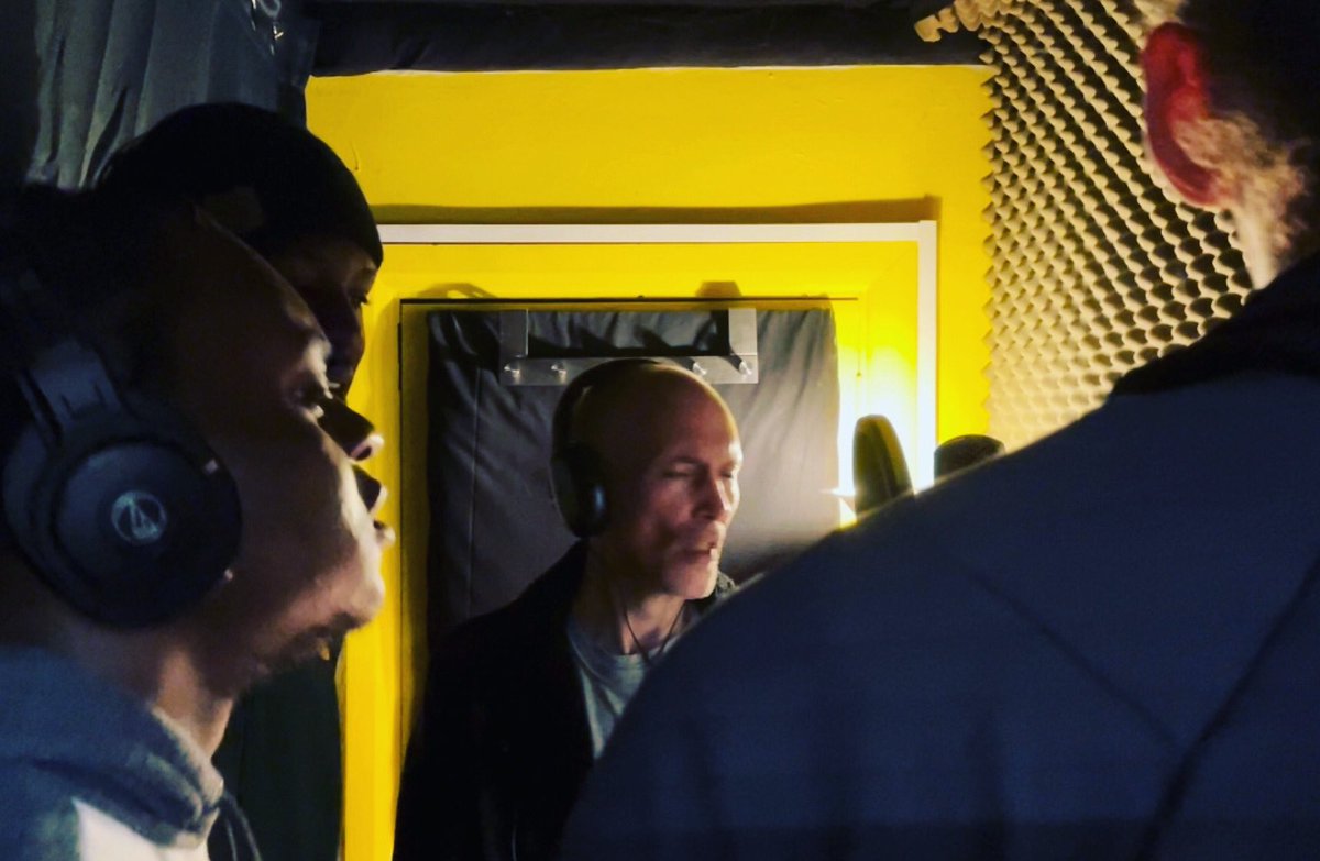 Only Connect tweet media